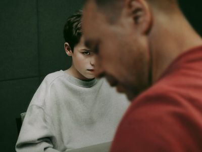 Czy “Dojrzewanie” to serial oparty na faktach?